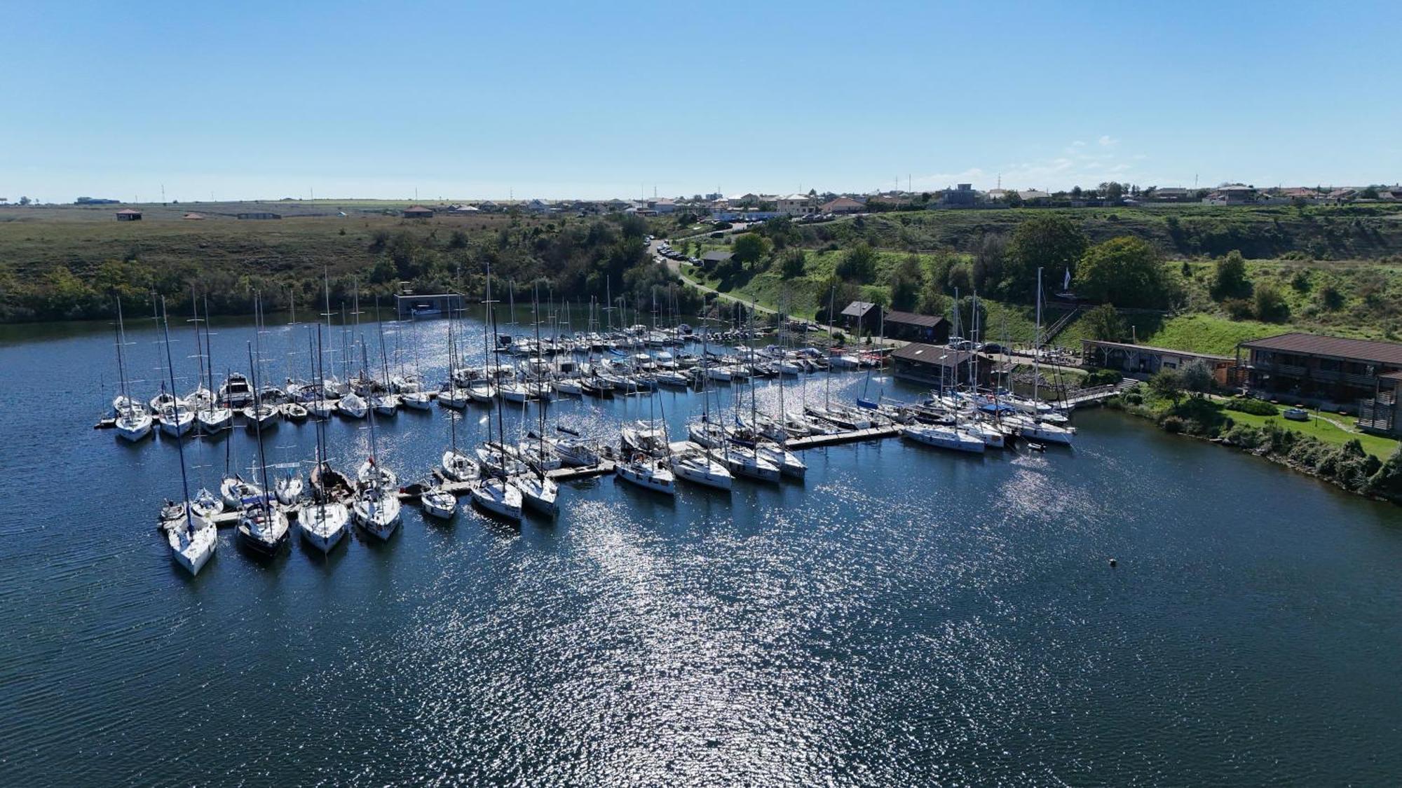 Lifeharbour Limanu Hotel Buitenkant foto