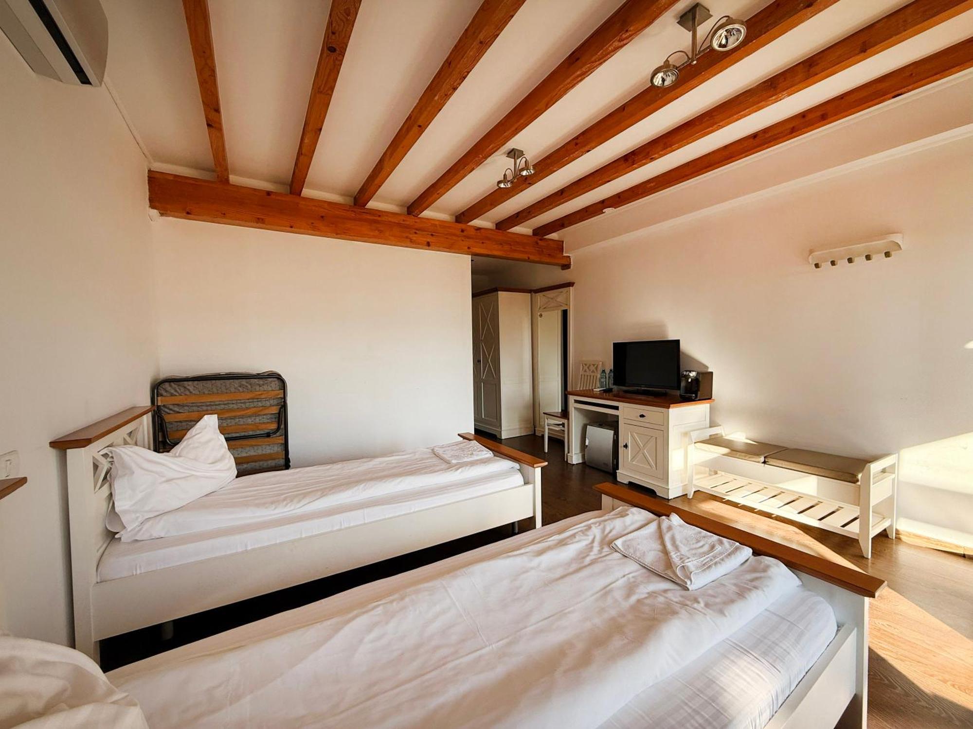 Lifeharbour Limanu Hotel Buitenkant foto